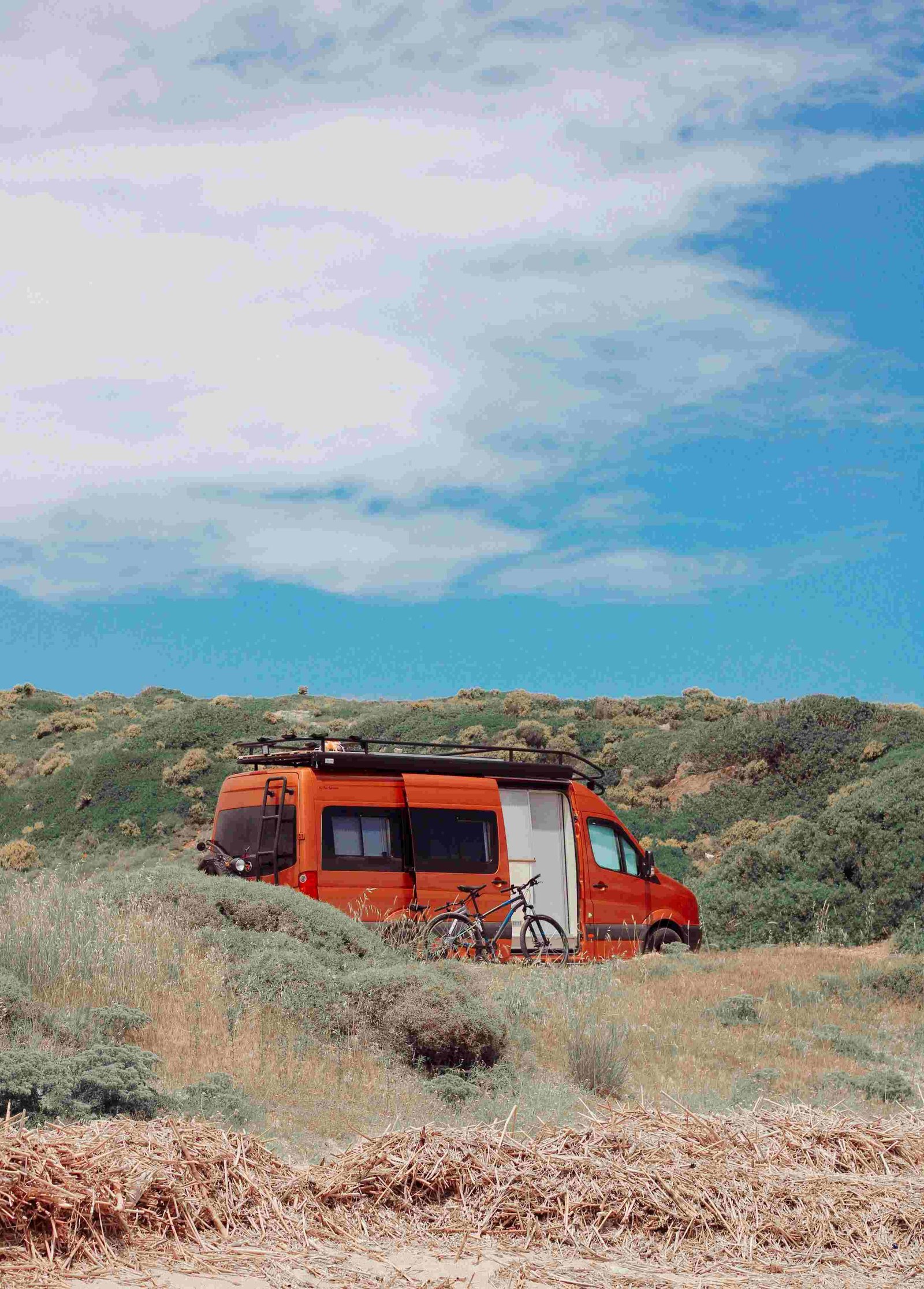 Van aménagé avec panneaux solaires